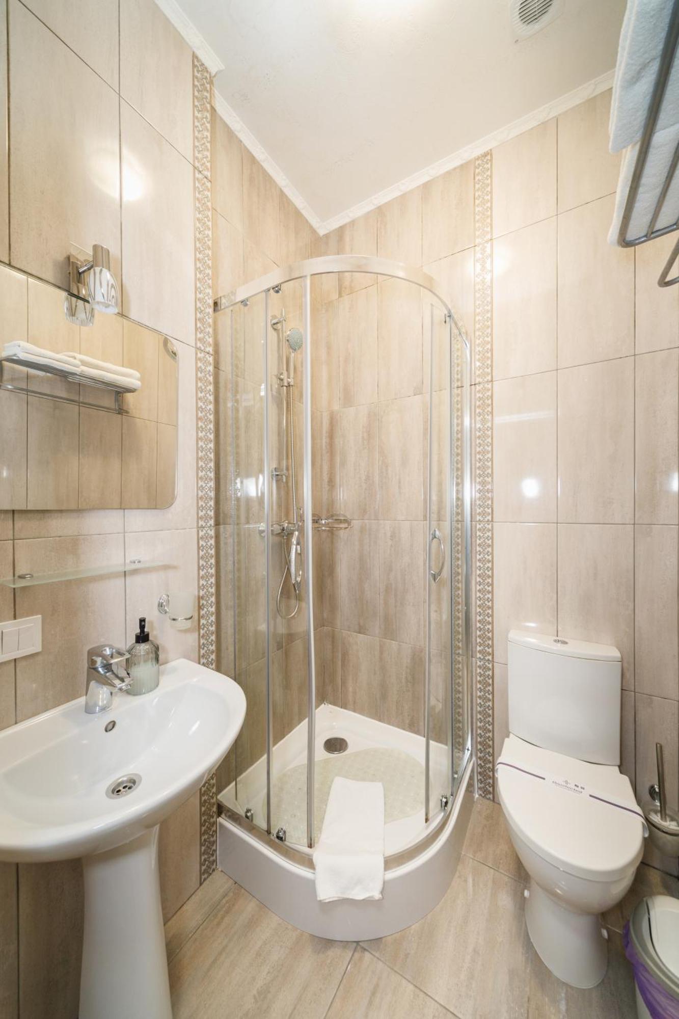 L.O.Y Family Hotel Dnjepropetovsk Buitenkant foto