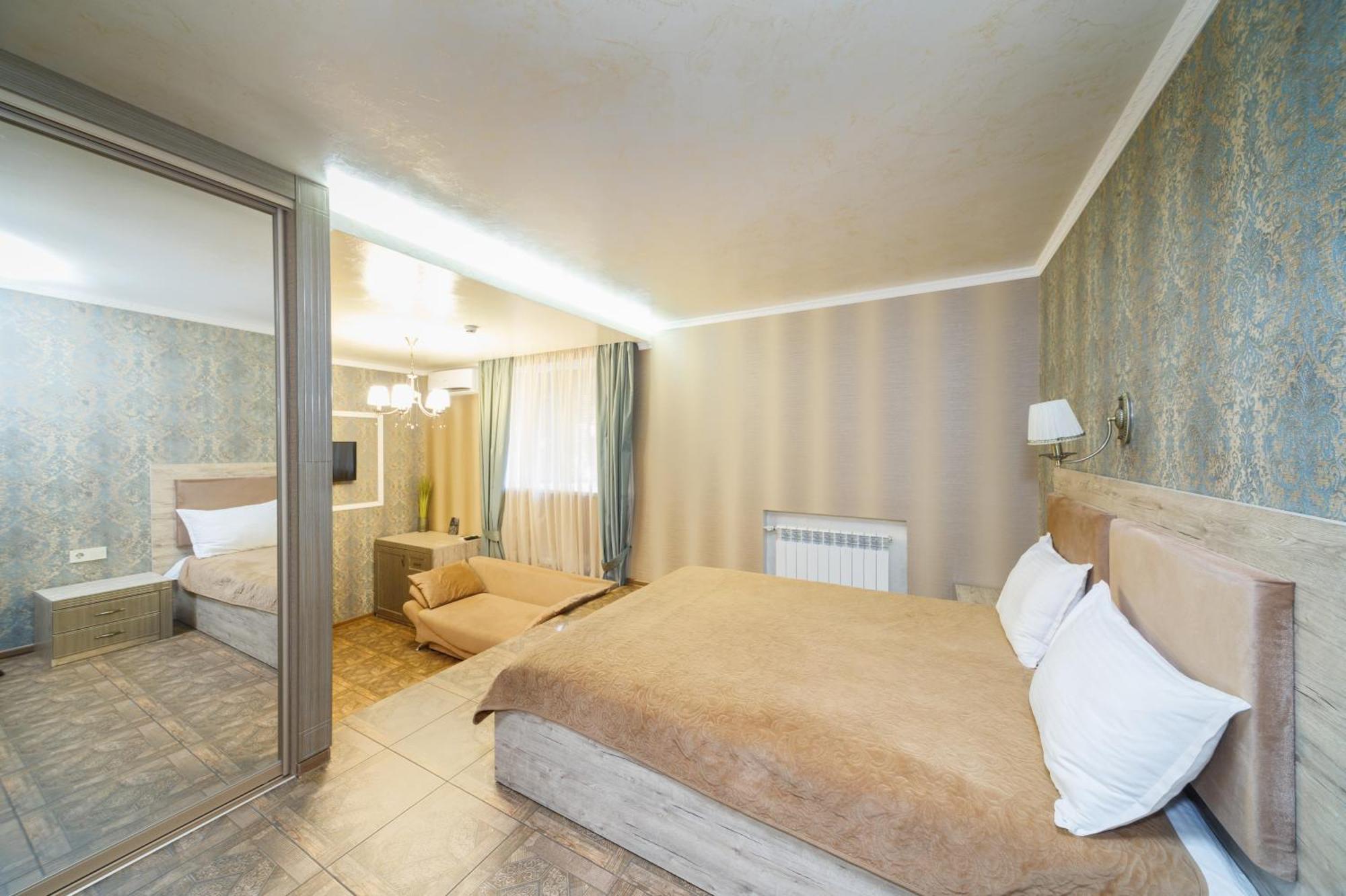 L.O.Y Family Hotel Dnjepropetovsk Buitenkant foto