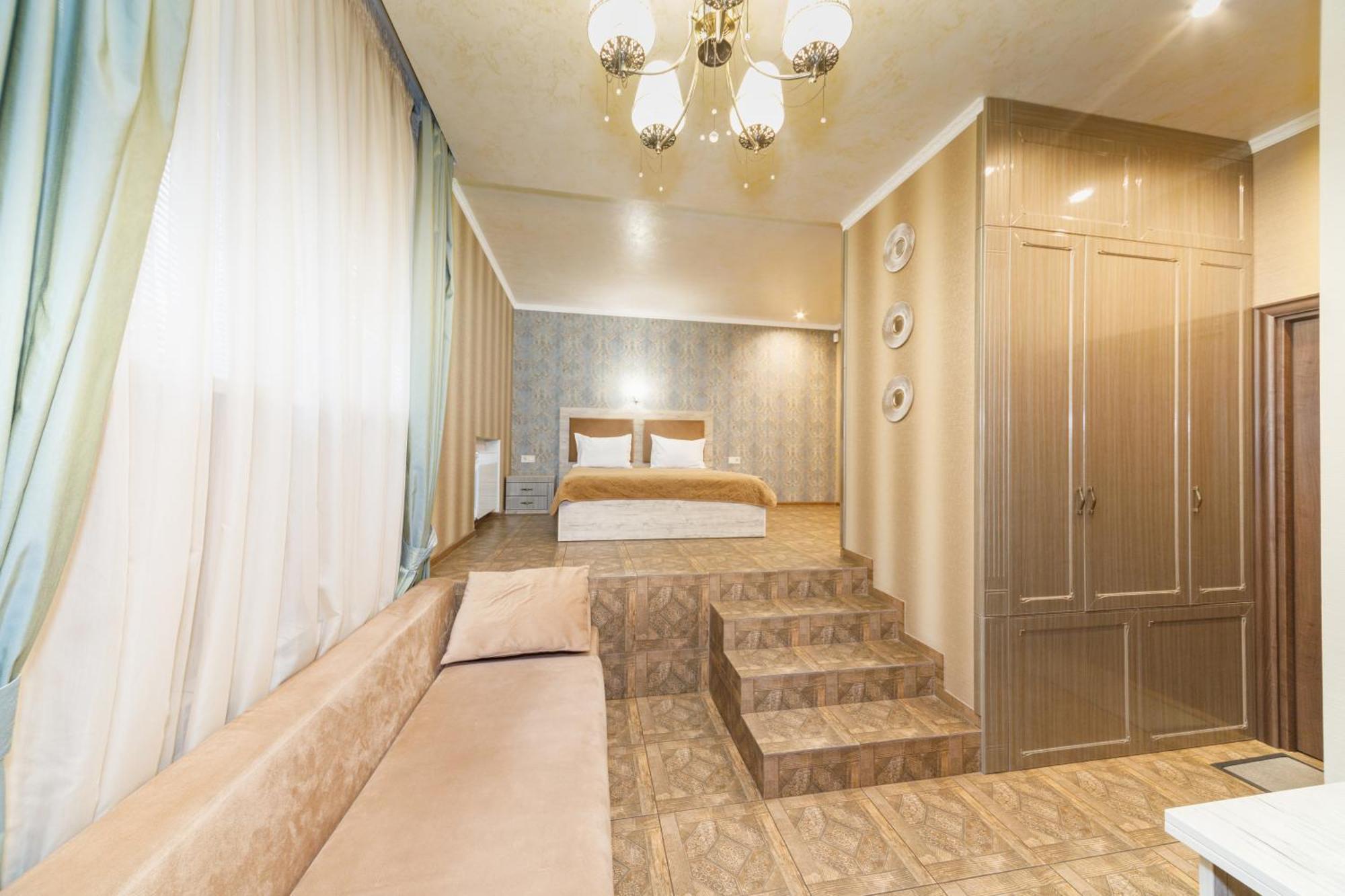 L.O.Y Family Hotel Dnjepropetovsk Buitenkant foto