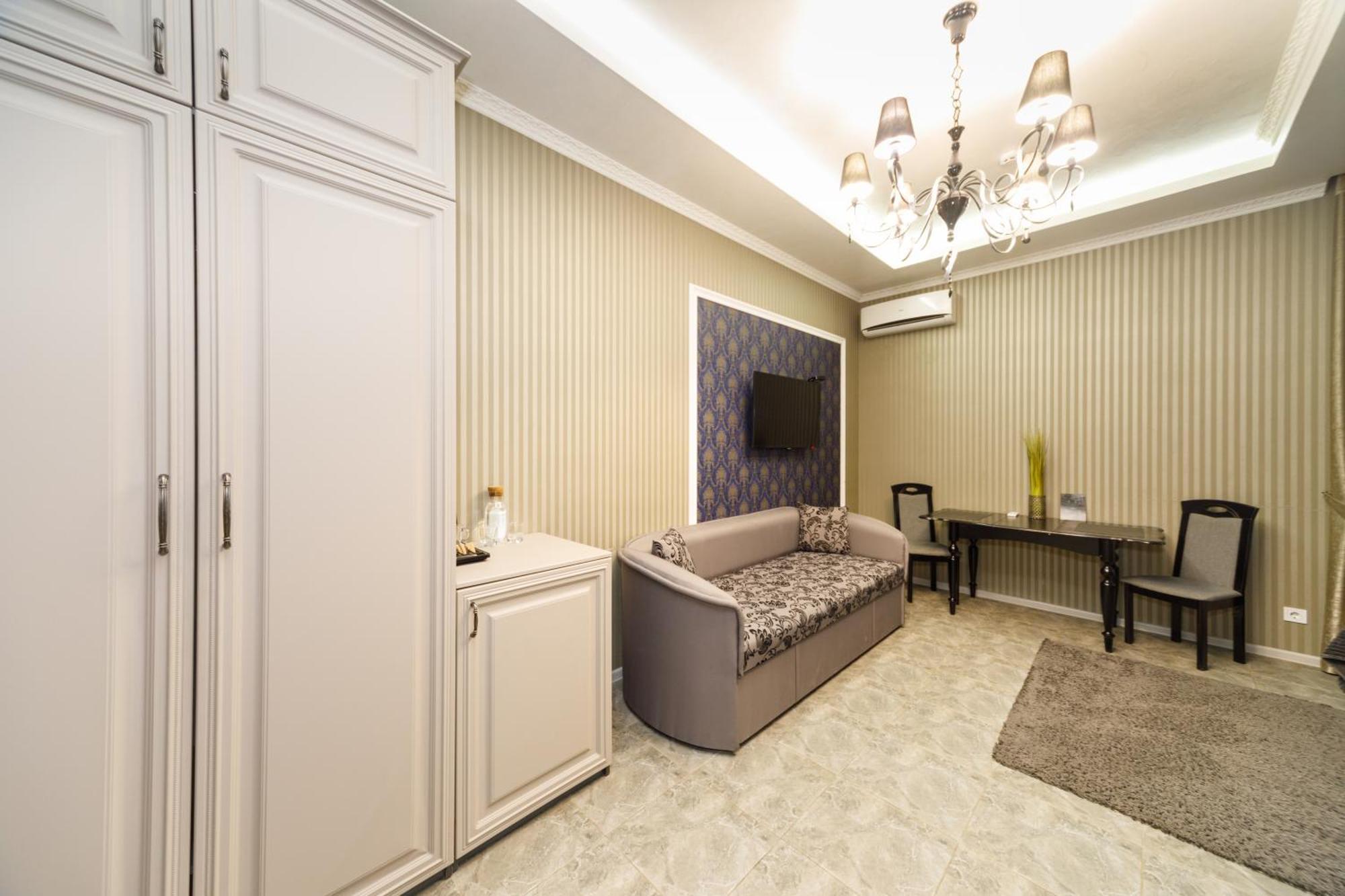 L.O.Y Family Hotel Dnjepropetovsk Buitenkant foto