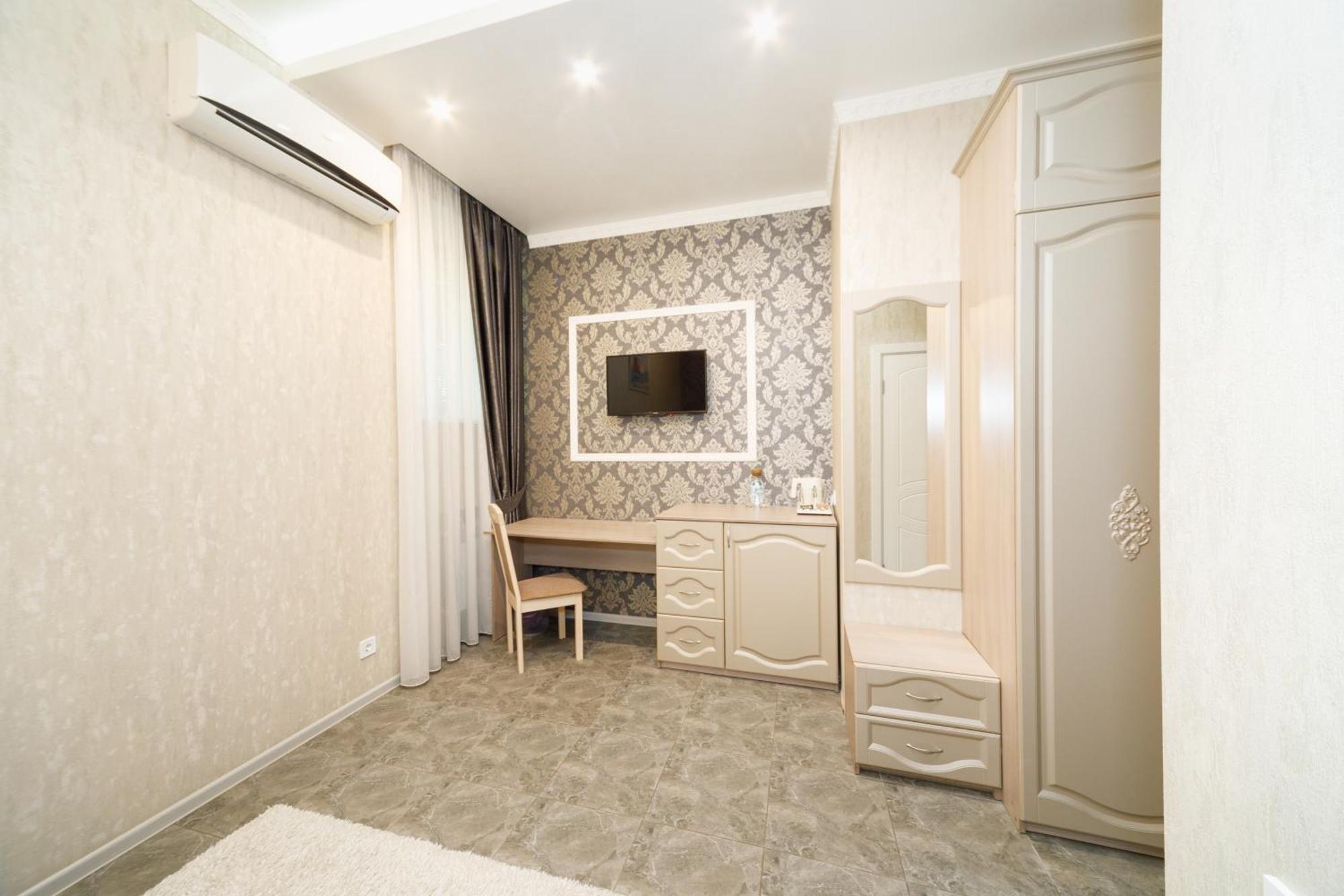 L.O.Y Family Hotel Dnjepropetovsk Buitenkant foto