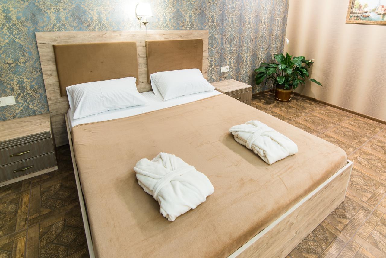 L.O.Y Family Hotel Dnjepropetovsk Buitenkant foto