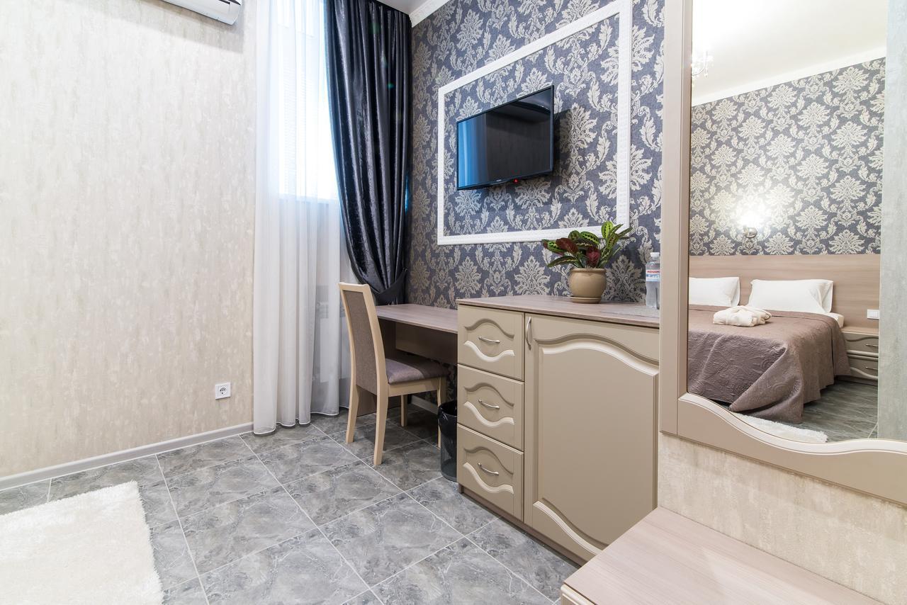 L.O.Y Family Hotel Dnjepropetovsk Buitenkant foto