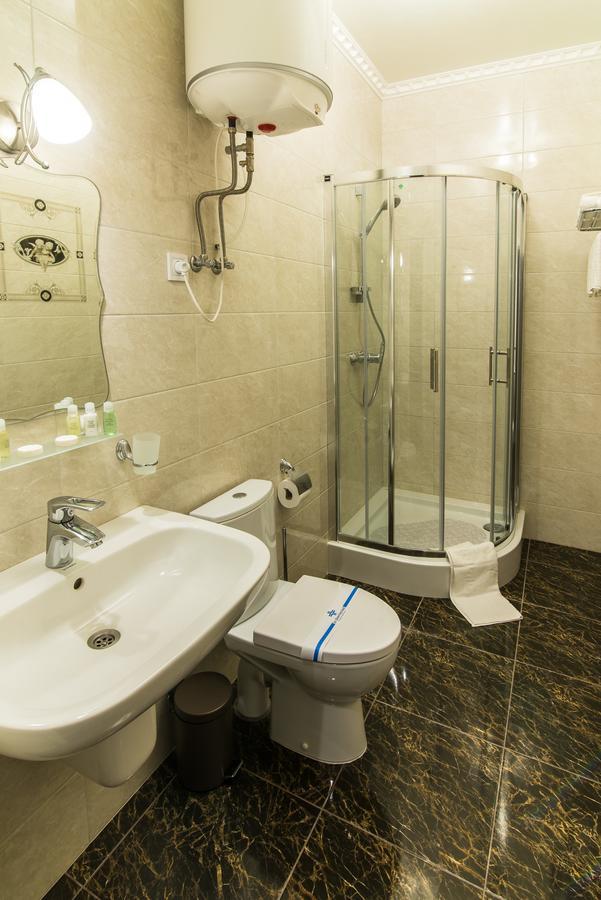 L.O.Y Family Hotel Dnjepropetovsk Buitenkant foto