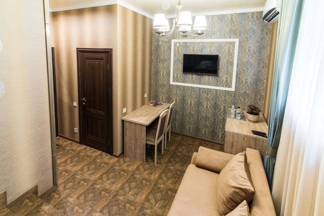 L.O.Y Family Hotel Dnjepropetovsk Buitenkant foto