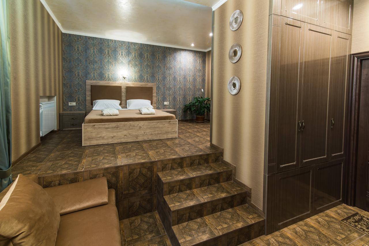 L.O.Y Family Hotel Dnjepropetovsk Buitenkant foto